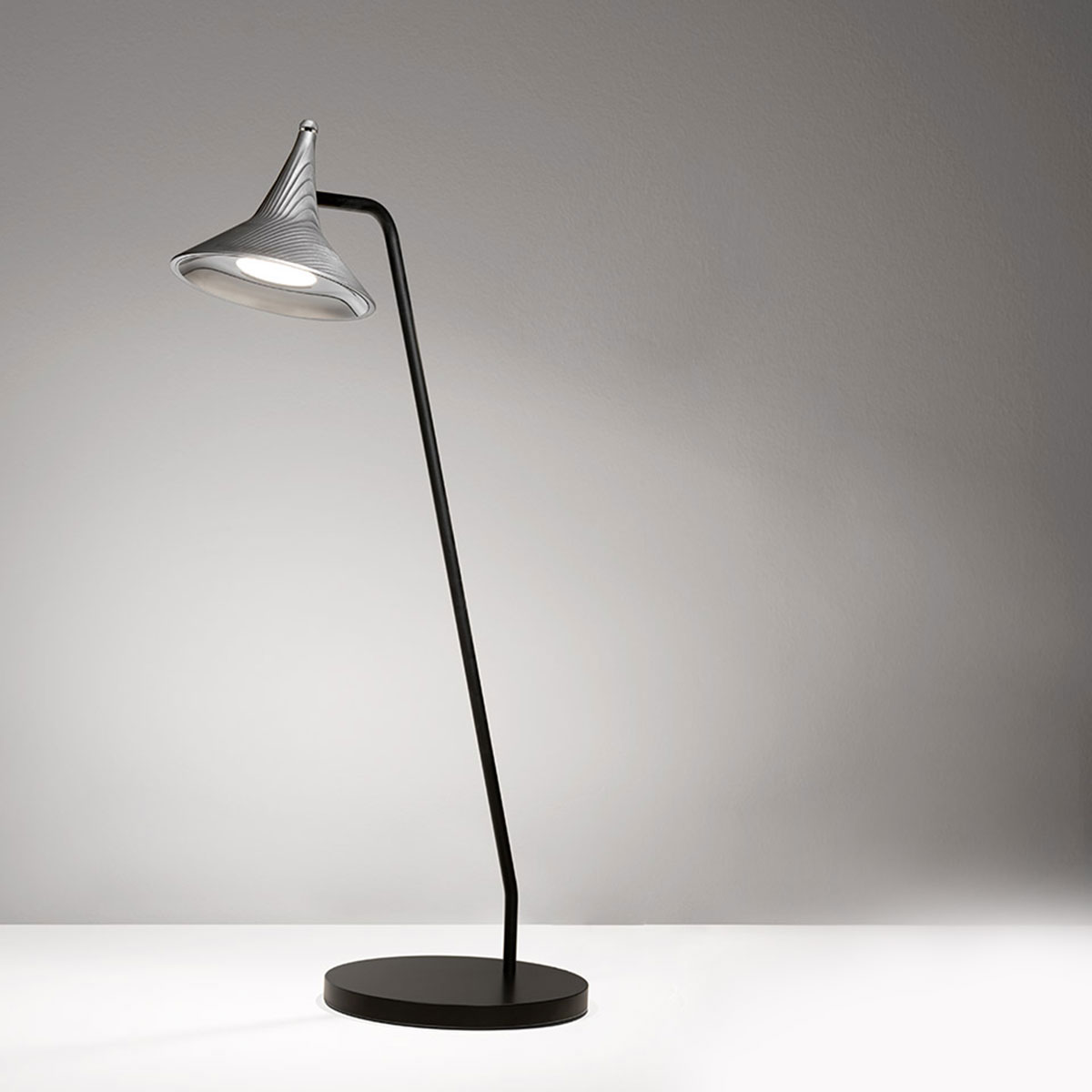 Artemide Unterlinden LED Tavolo3000 K, Aluminium / schwarz