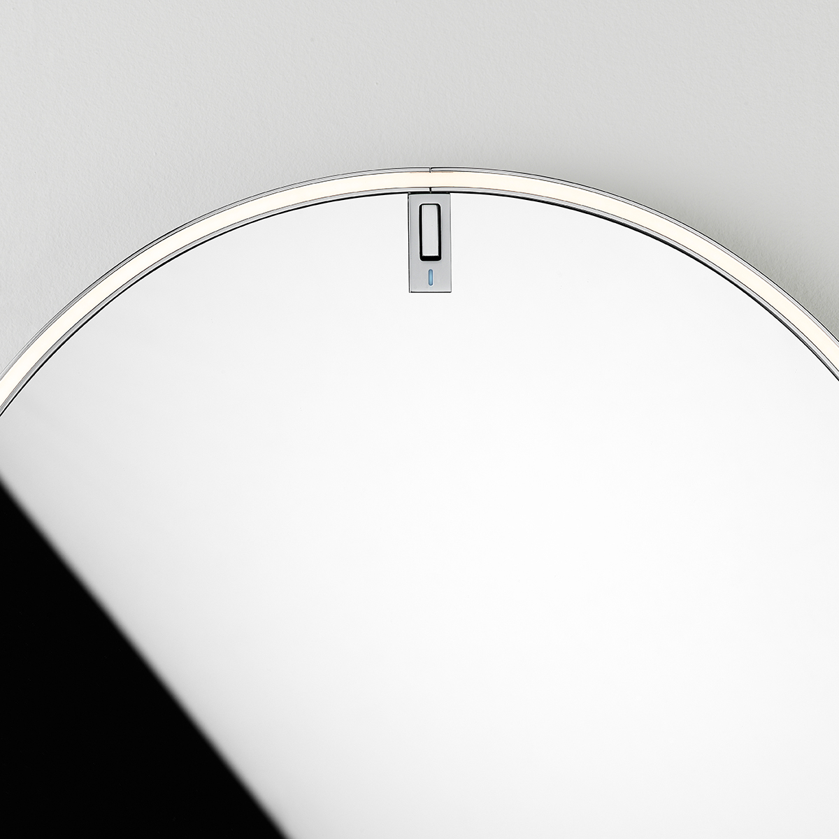 Flos La Plus Belle LED Licht- / Wandspiegel, Aluminium poliert, Sensordimmer