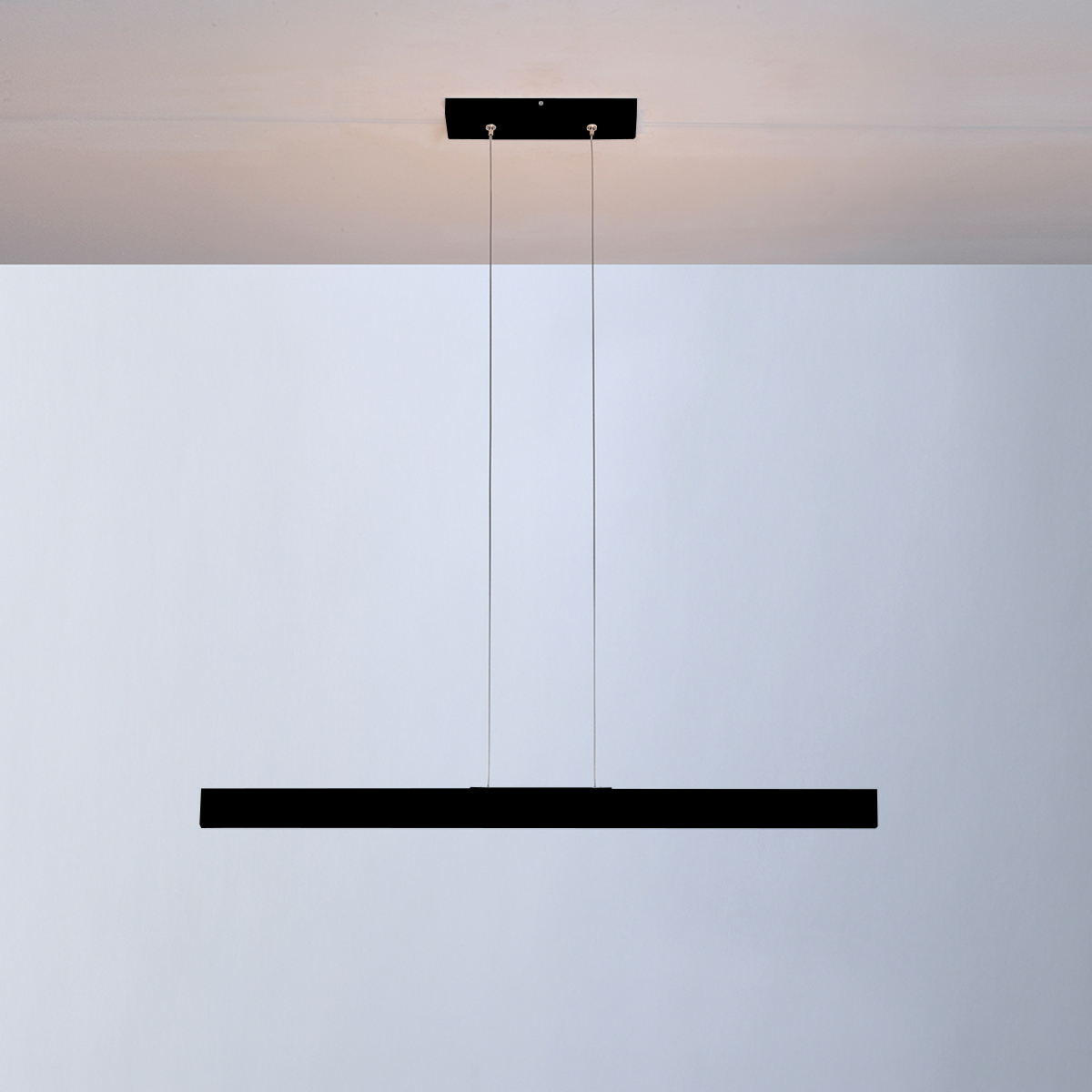 Bopp Nano LED Pendelleuchte, Länge: 100 cm, Dim-to-Warmschwarz lackiert